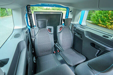 Des sièges Triflex individuels, pivotants et discrets pour transporter jusqu'à 7 personnes valides