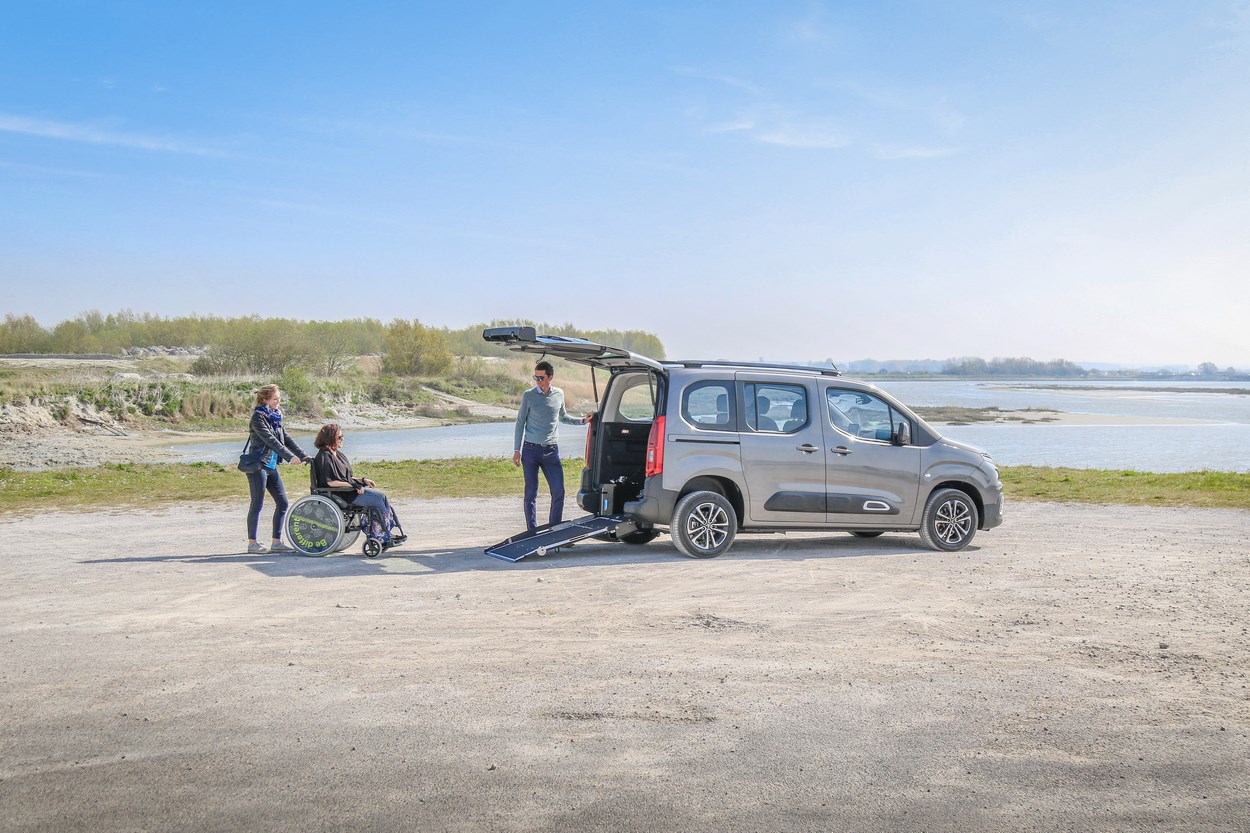 Le Nouveau Citroën Berlingo Xtra SimplyAccess vous permet d’offrir des voyages sécurisés, confortables et conviviaux à votre famille.