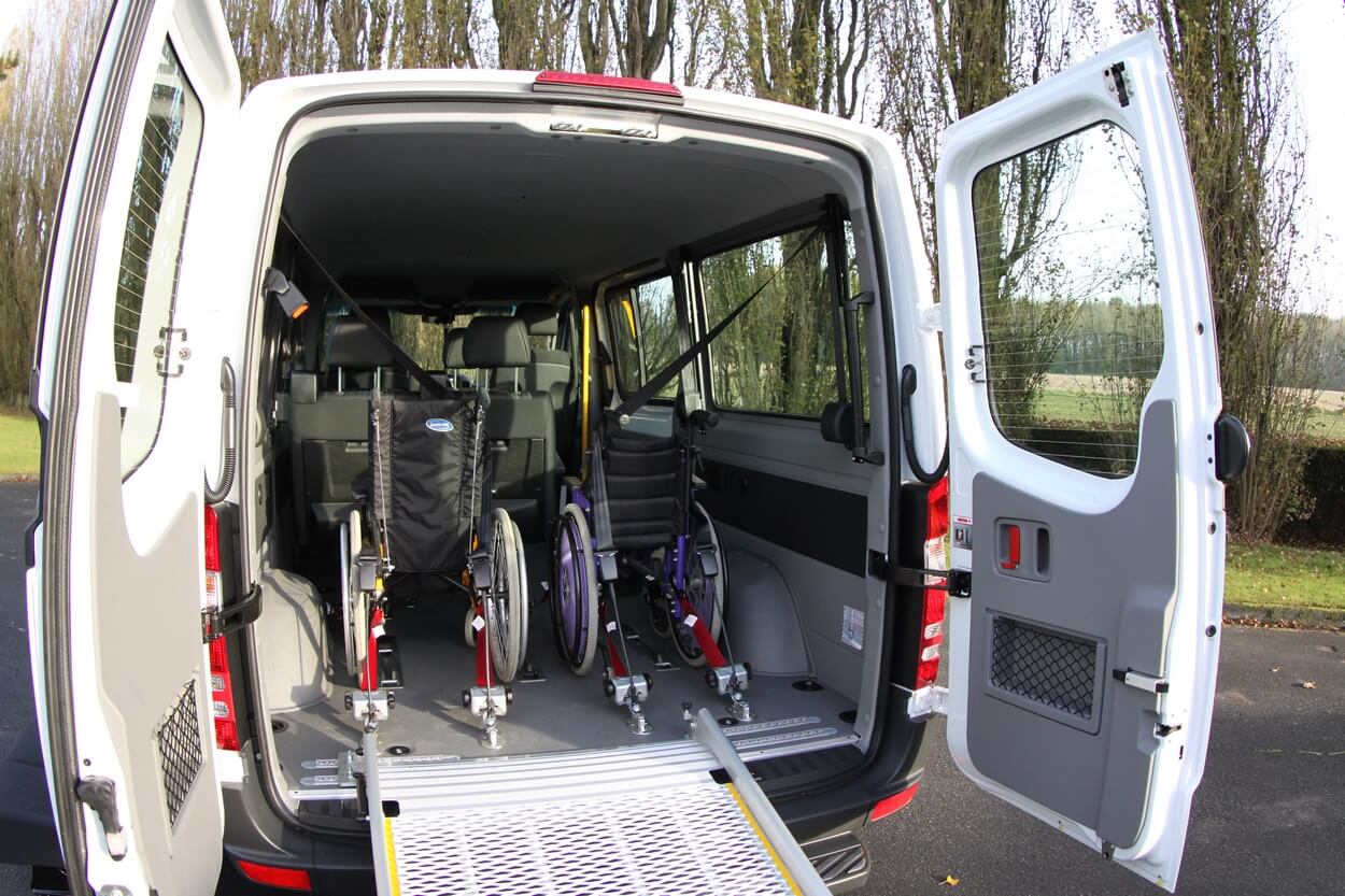 Avec sa hauteur intérieure importante, le Mercedes Sprinter 37N est accessible avec tous types de fauteuils roulants manuels et électriques