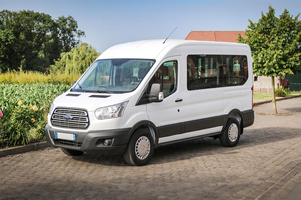 Découvrez le nouveau Ford Transit Kombi L2H2 TPMR Triflex, un minibus confortable, polyvalent et à petit prix !